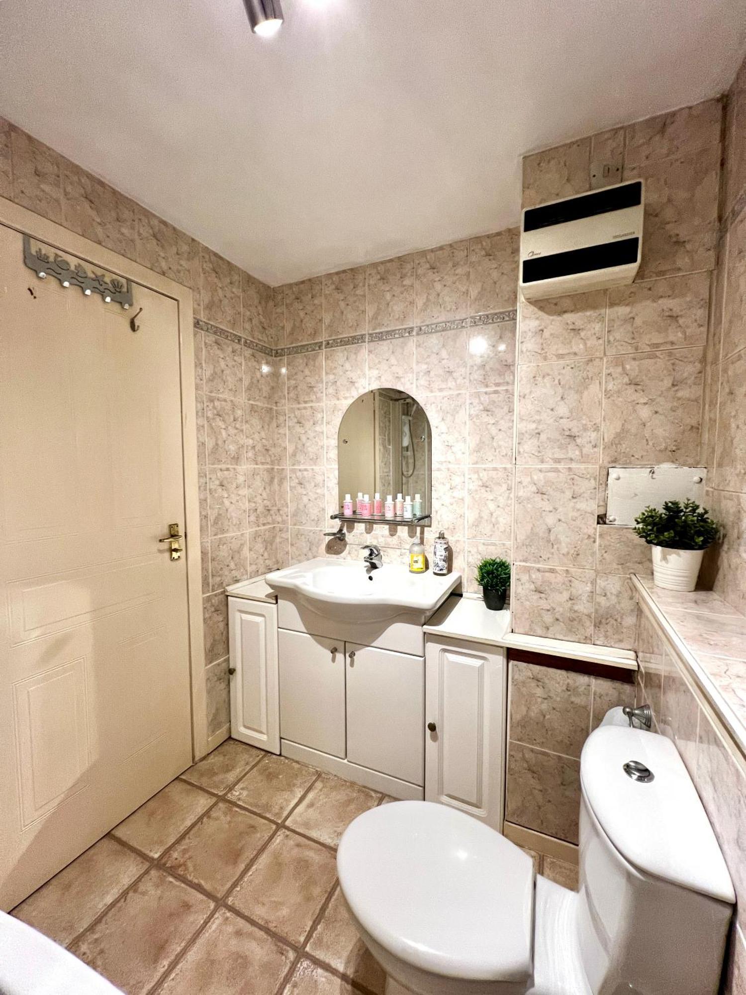 דירות גלאזגו Ground Floor Flat With Free Parking & Wifi מראה חיצוני תמונה